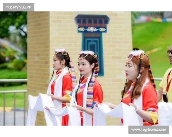 五彩神箭赛外国选手身着民族服饰 藏族选手敬献哈达展现多元文化魅力 五彩神箭赛外国选手身着民族服饰 藏族选手敬献哈达展现多元文化魅力